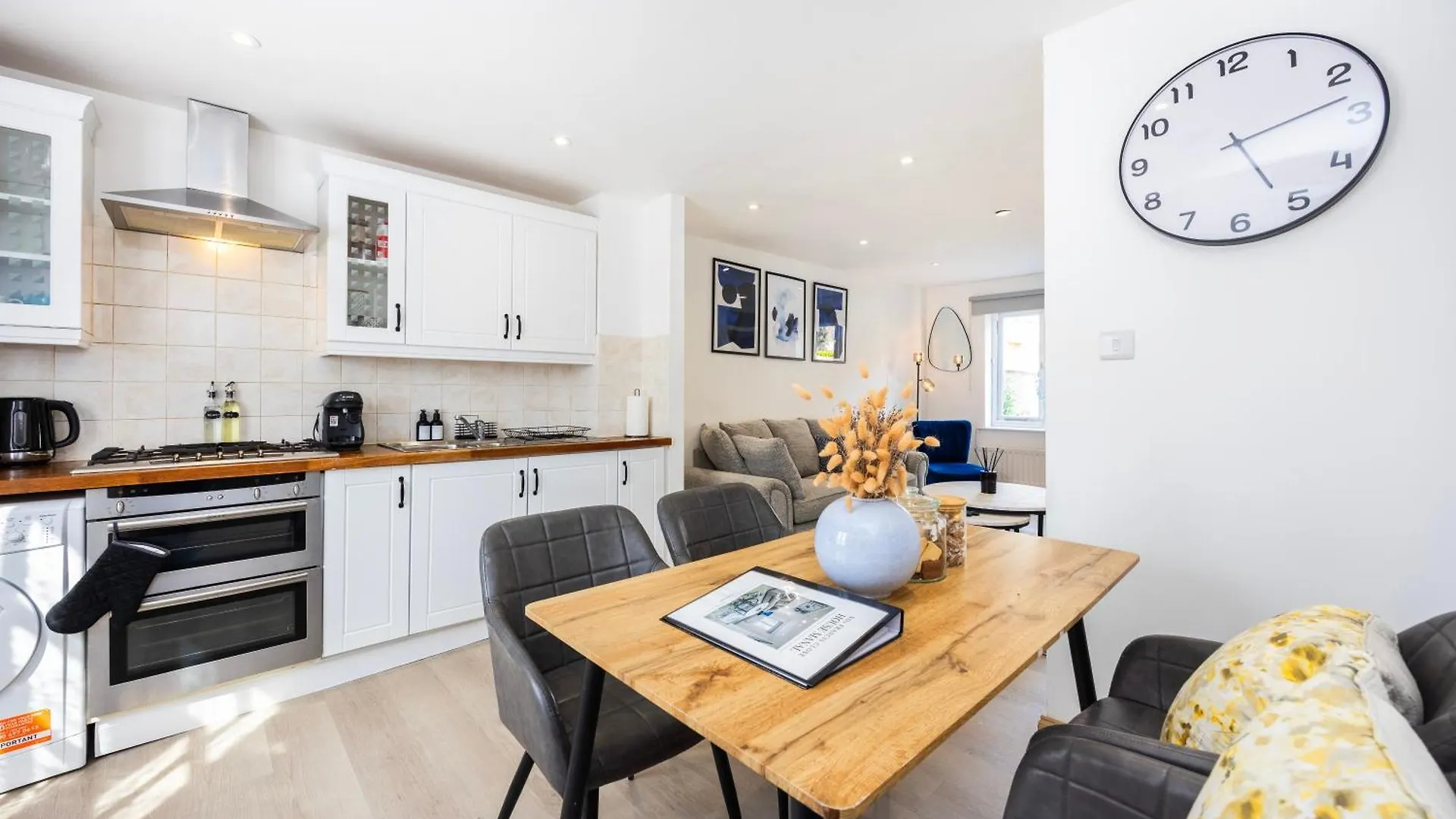 Stylish 2 Bedroom London Home With Garden Free Parking Smart Tvs Close To Thames Riverside And Canary Wharf
