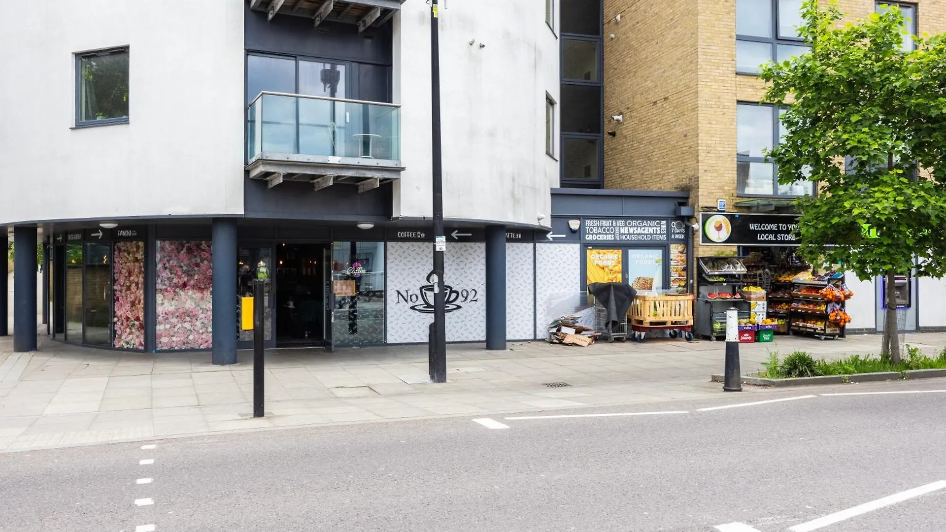 Stylish 2 Bedroom London Home With Garden Free Parking Smart Tvs Close To Thames Riverside And Canary Wharf