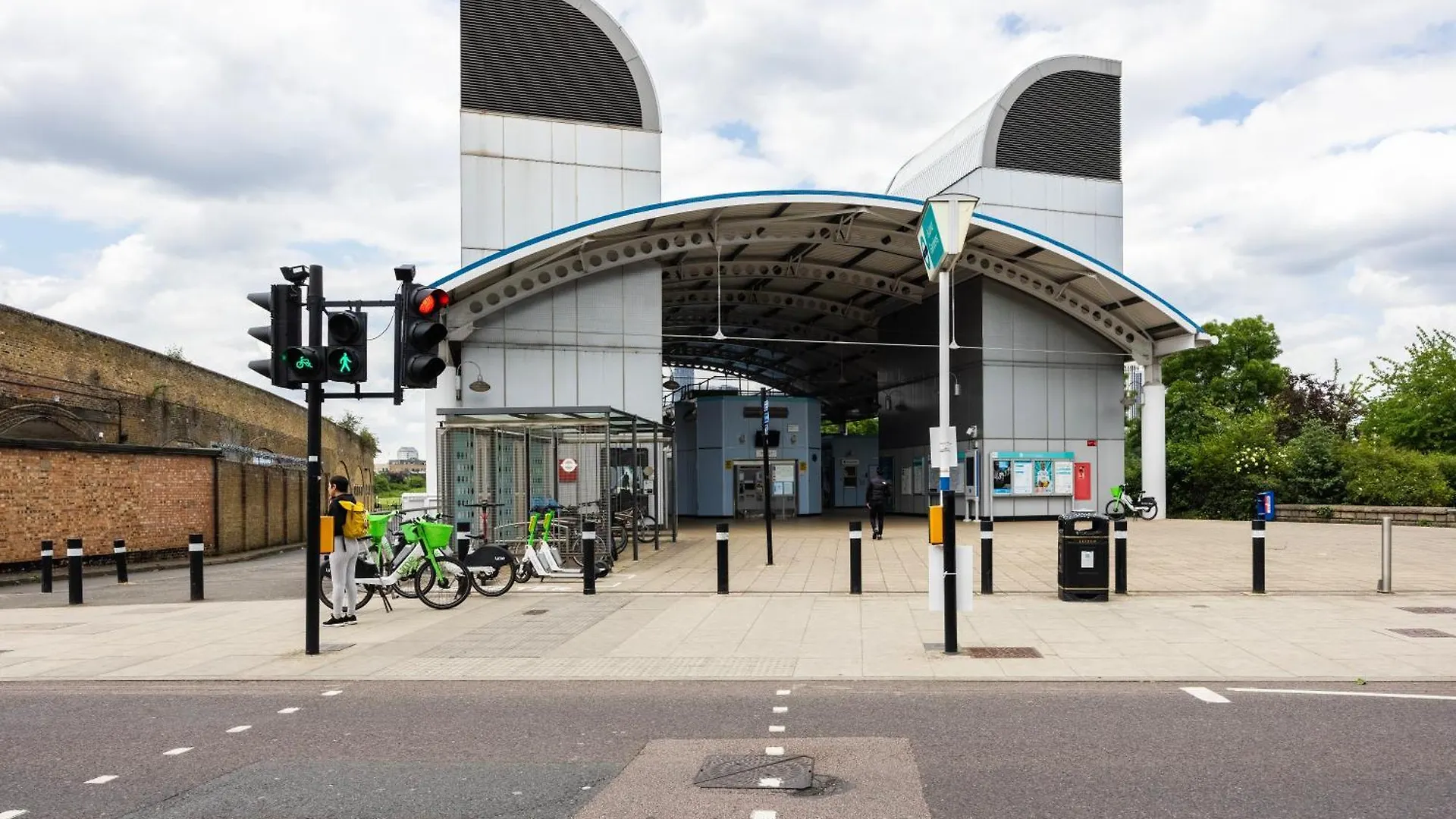 Holiday home Stylish 2 Bedroom London Home With Garden Free Parking Smart Tvs Close To Thames Riverside And Canary Wharf