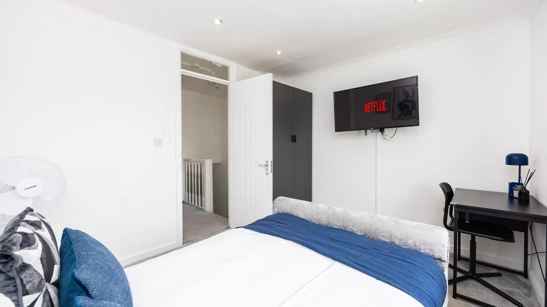 Holiday home Stylish 2 Bedroom London Home With Garden Free Parking Smart Tvs Close To Thames Riverside And Canary Wharf