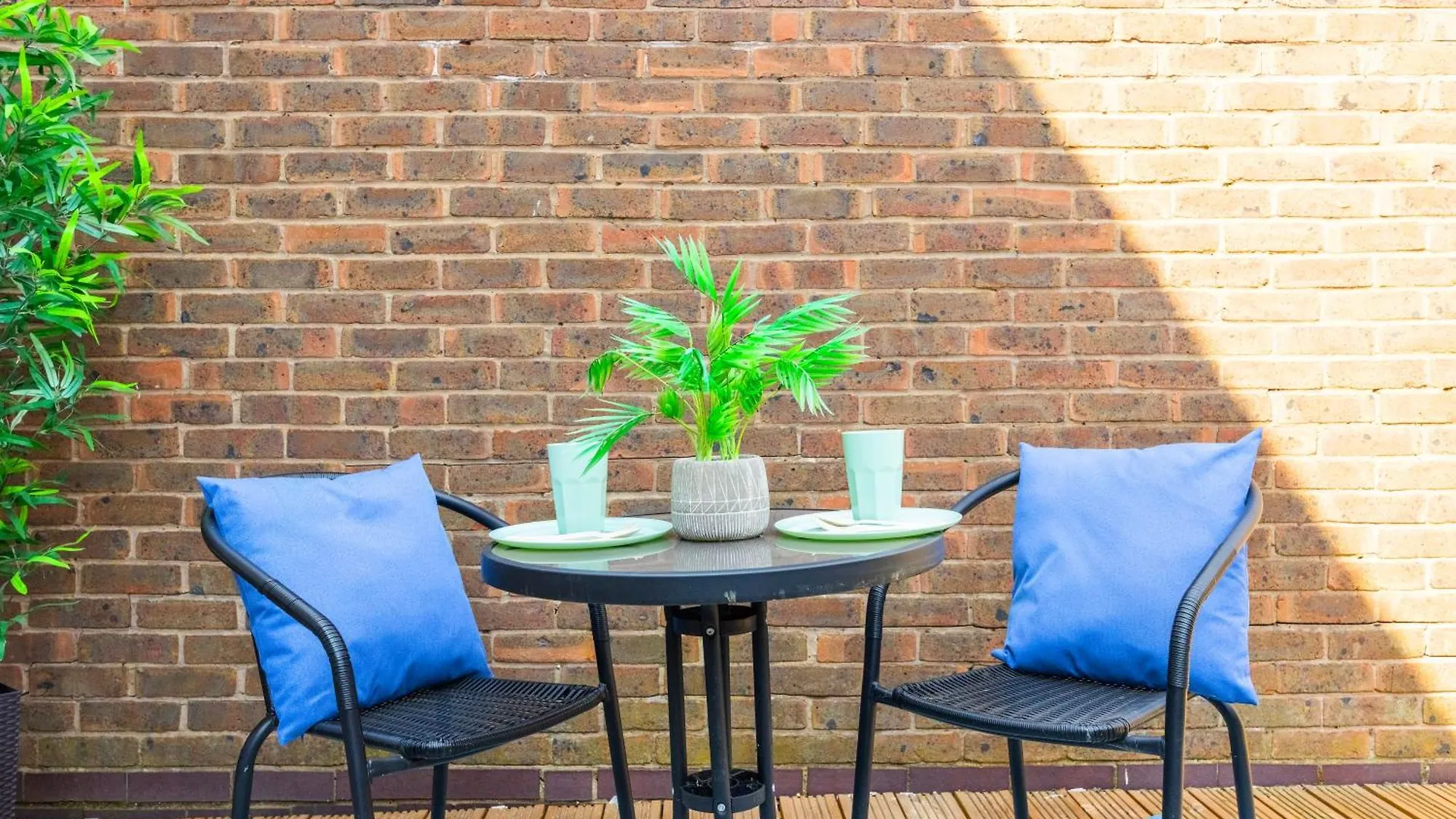 Stylish 2 Bedroom London Home With Garden Free Parking Smart Tvs Close To Thames Riverside And Canary Wharf 0*,  United Kingdom