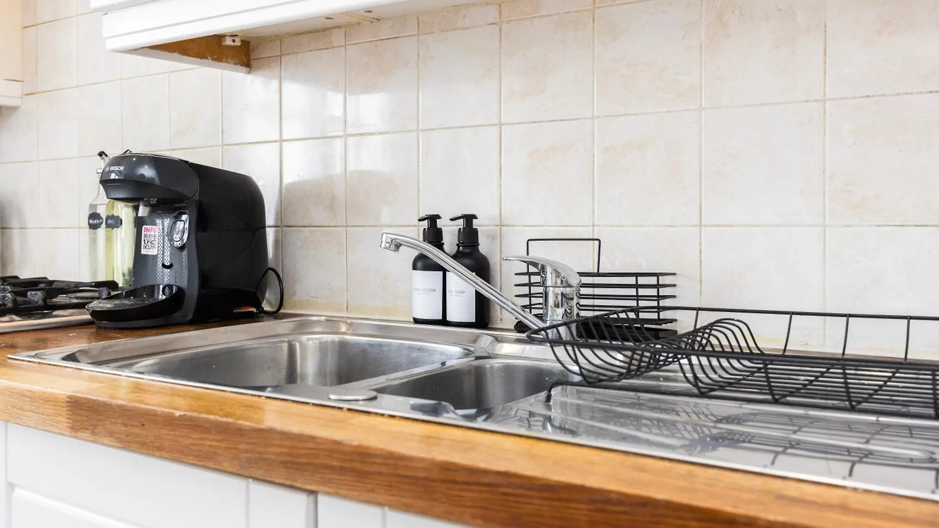 Stylish 2 Bedroom London Home With Garden Free Parking Smart Tvs Close To Thames Riverside And Canary Wharf