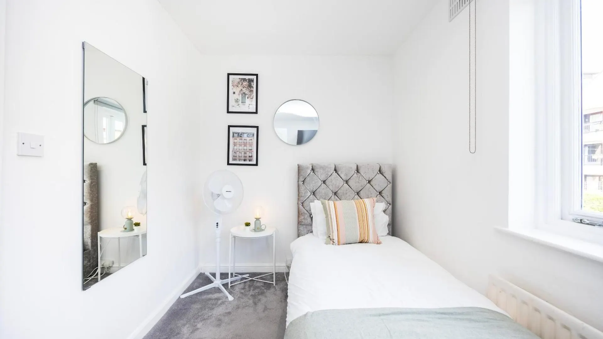 Stylish 2 Bedroom London Home With Garden Free Parking Smart Tvs Close To Thames Riverside And Canary Wharf
